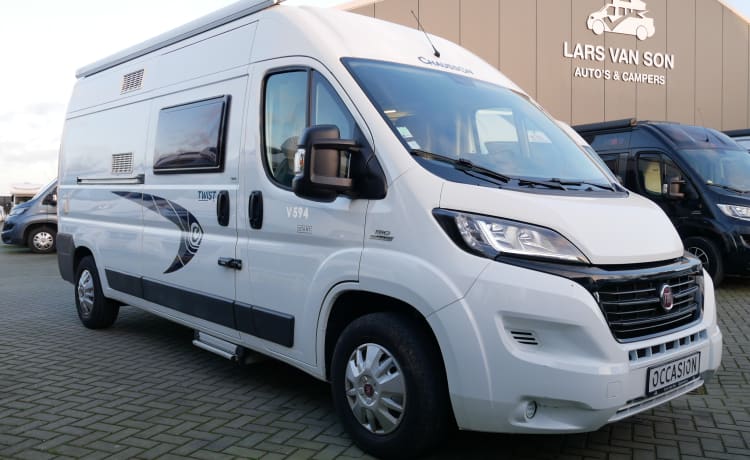 Chausson2, 2 slaap- 4 zitplaatsen.