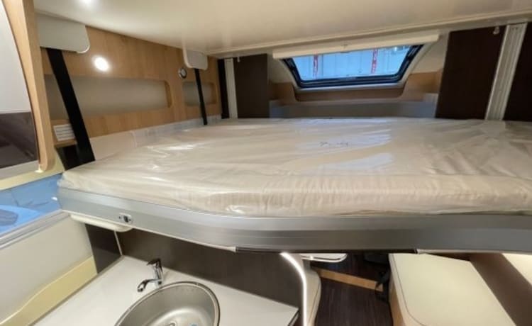 McLouis 2 – Brand new (year 2023) Modern McLouis camper - Automatic - Solar panel