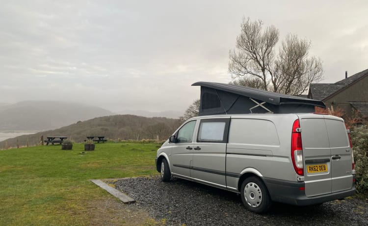 Danny De-Vito – 4 berth Extra Long Wheelbase Mercedes-Benz campervan from 2012