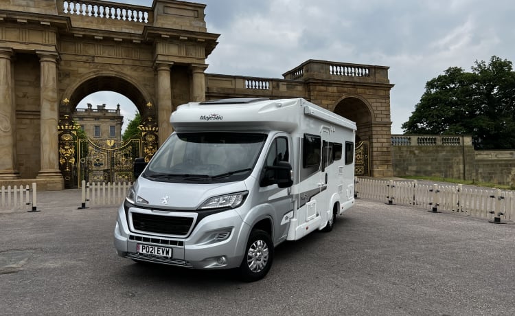 GO-VORNY – 6 berth Peugeot semi-integrated from 2021 free WI-FI 