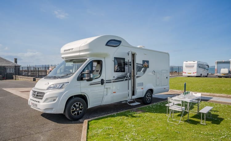 Diamond Leisure motorhome  – 6-persoons Fiat-bus uit 2021