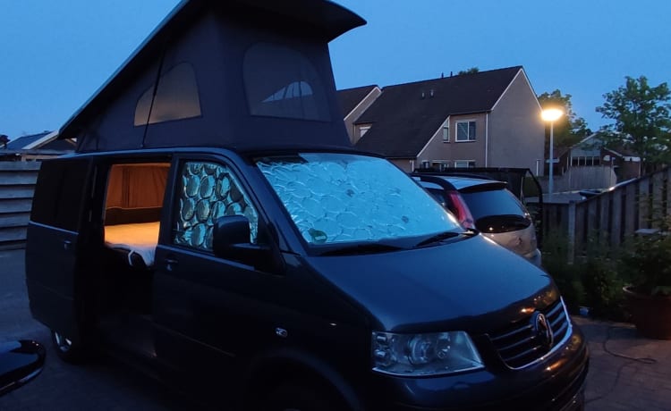 Happy Camper – Luxe 4/5p buscamper Volkswagen Multivan uit 2008