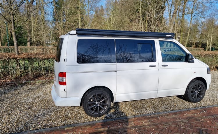 Betty – Customized VW Camperbus, ready to go vanuit Amersfoort!