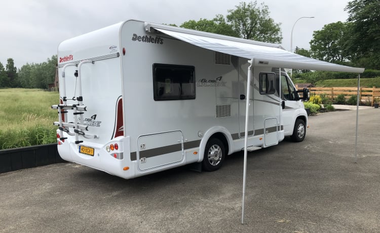 Very neat 4 person Dethleffs family camper!