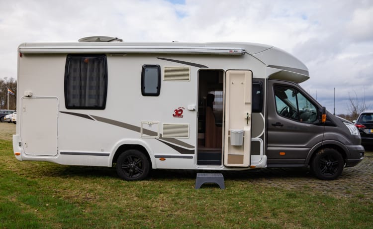 Luxe  4p camper – 4p Ford semi-integrated uit 2015