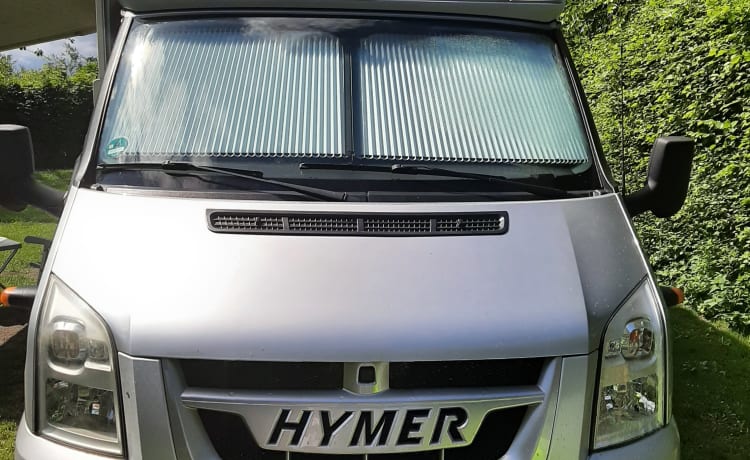 2p Hymer semi-integrated met 2 aparte lengtebedden