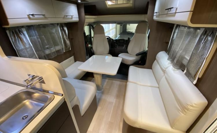 Kempi – 4 persoons luxe camper met superfijne indeling