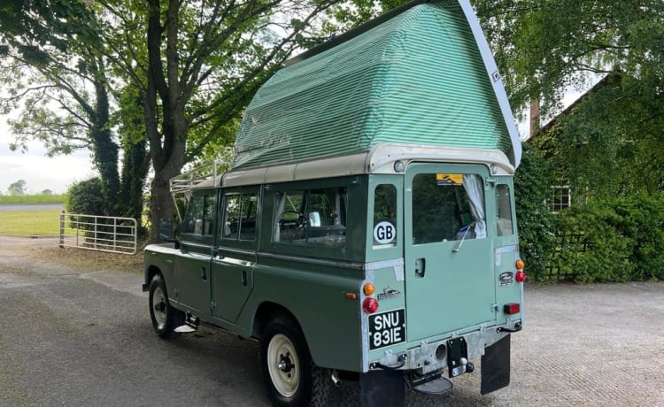 The Northumbrian Rover – 4 berth Land Rover rooftop from 1967