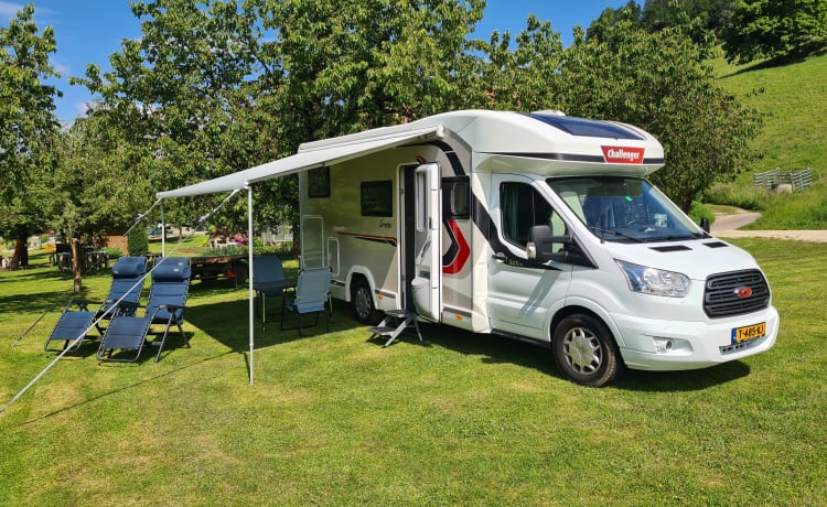 Camper vrijheid op top niveau – Heerlijke 4 persoons Challenger half integraal camper uit 2019