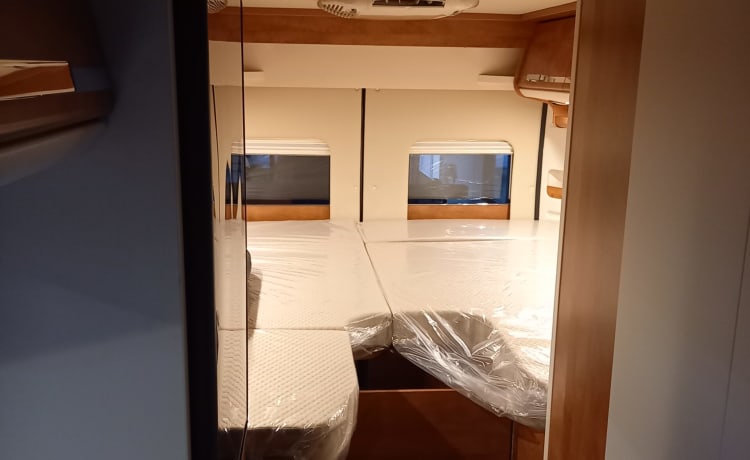 Luxury Malibu bus camper from 2022 for 2 pers