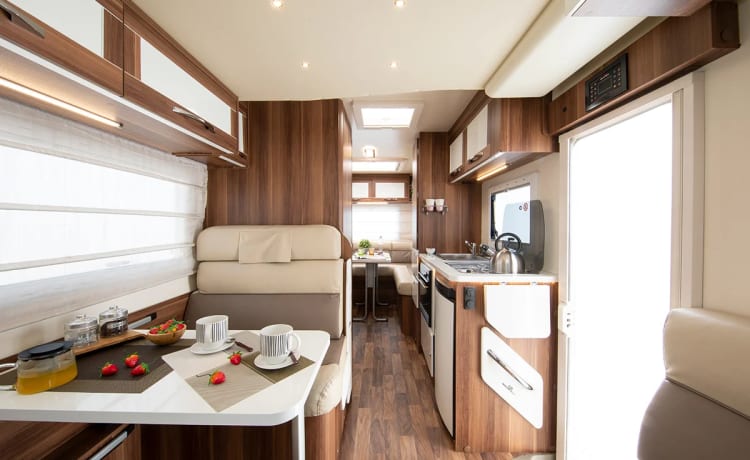 Jenny – 6 berth automatic Rollerteam 747