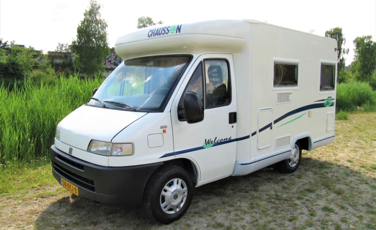 De Chausson – Prachtige 2 persoons compacte Chausson camper 