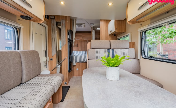 Camper met sfeer – 4p Chausson semi-integrated uit 2014