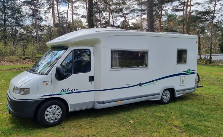 A LOUER Camping-car semi-intégré Chausson 4/6 pers pour vos vacances au top