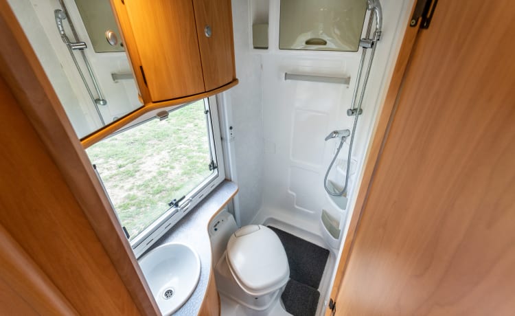 Compact semi-integrated motorhome