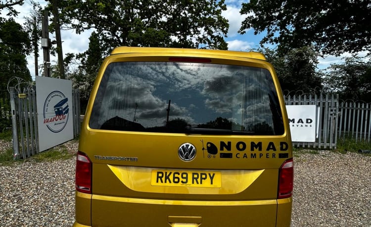 Goldie LONDON – RK69RPY - Aventure avec Goldie, la Volkswagen Nomade à 4 Couchettes