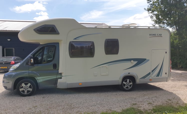 Homecar2 – Complete HomeCar2 family camper with engine air conditioning and solar panel