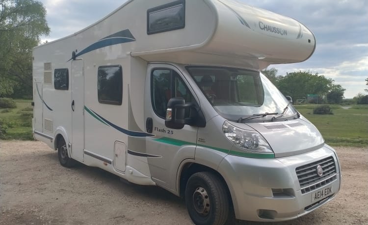 Mr Big – 6 berth Chausson alcove from 2014