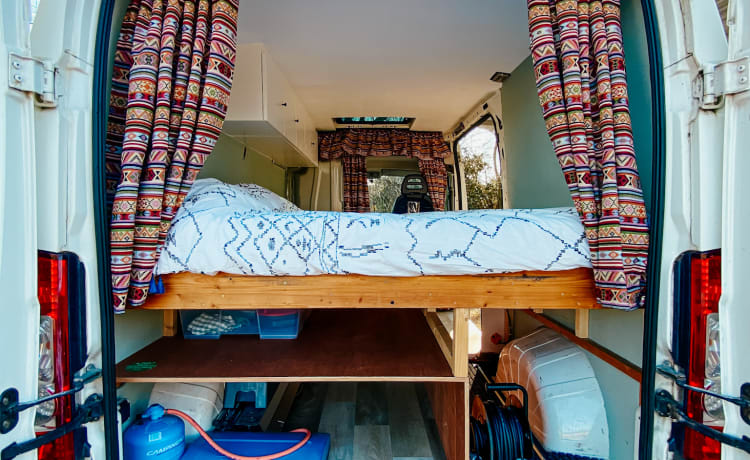 Cozy DIY (surf) bus camper