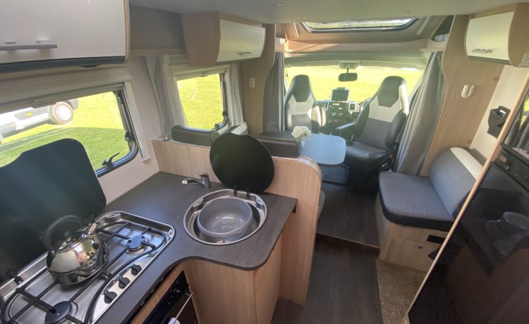 Phyllis – 4 berth, fixed bed - fully loaded!