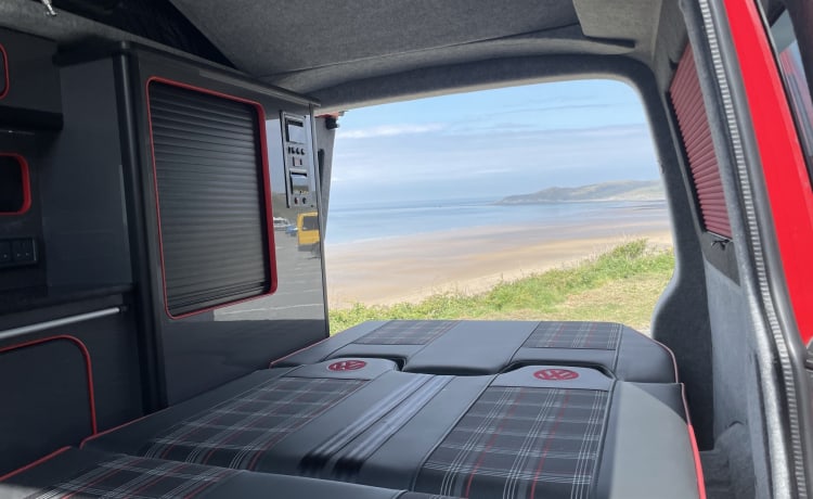 Cherry – Automatic VW T6 4 Berth Campervan with Poptop & Heater 