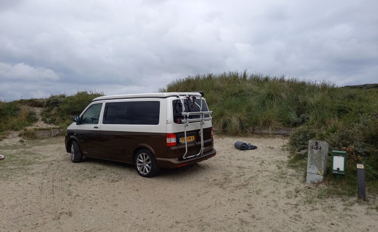 Rinus – 4p Volkswagen t5 150 hp automatic bus camper