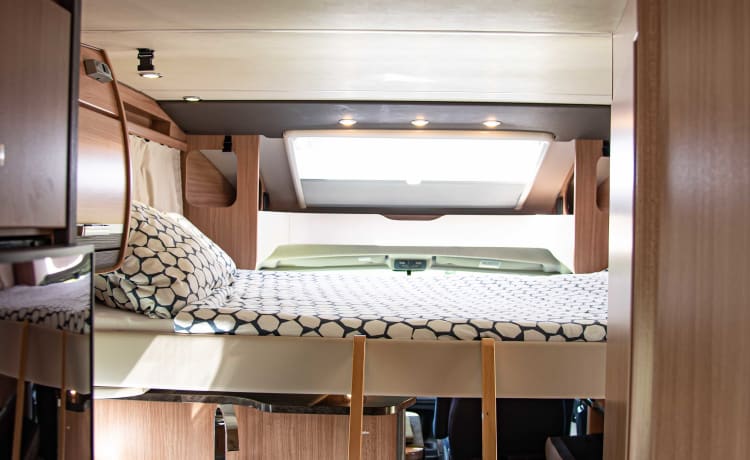 Sky Wave 700 MEG – Luxe automaat half-integraal camper voor 4p met Airco!