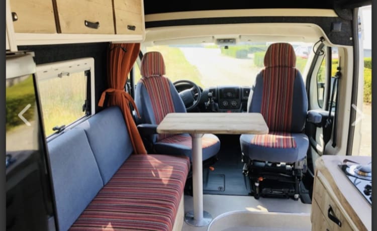 le Bus – Super camping-car 4 personnes