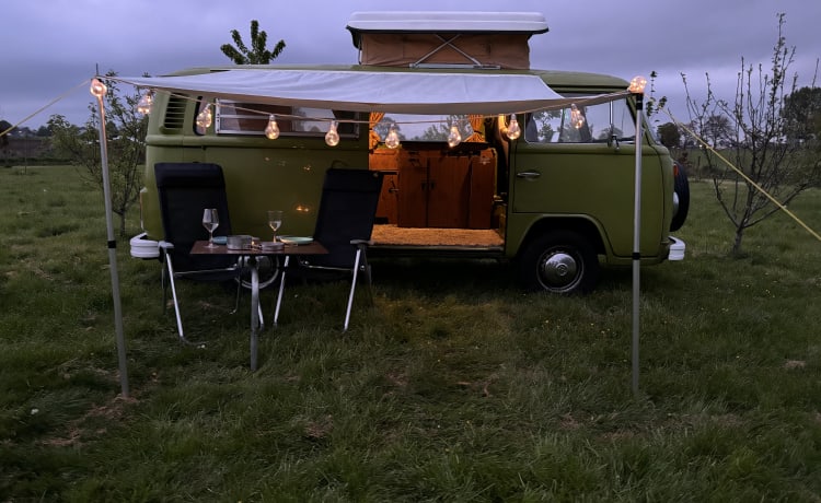 The Hulk – Prachtige Klassieke VW T2 Camper Te Huur! 