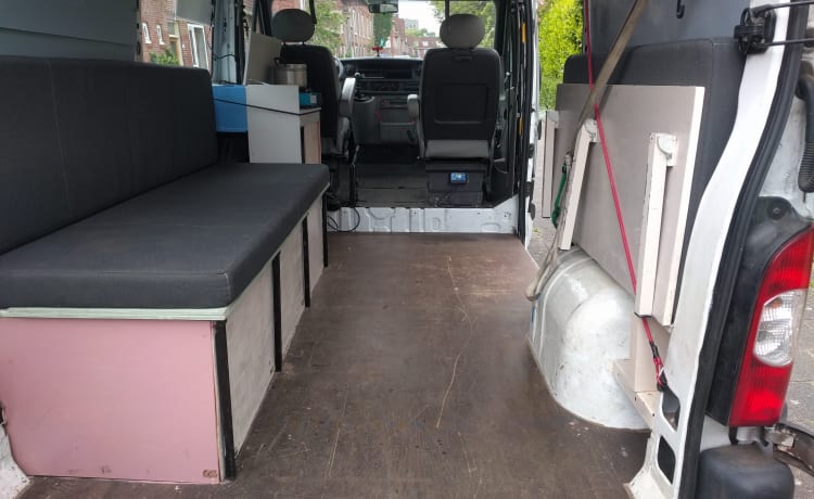 Zelfbouw camper uit 2010, 9 personen