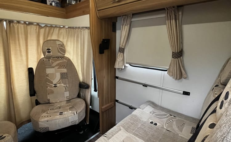 Querida  – 4 Birth Peugeot Boxer Motorhome 