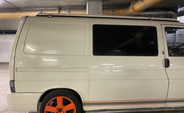 AJAX – Een T4 CamperVan met grote persoonlijkheid