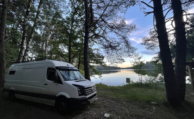 Marc Amper  – VW crafter met 2 bedden. Mooie conversie perfect voor een stel