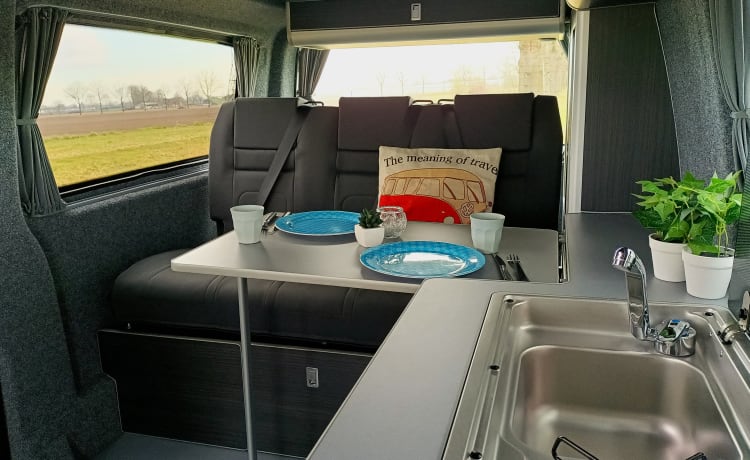 Volkswagen T5/6 5 persoons camper te huur