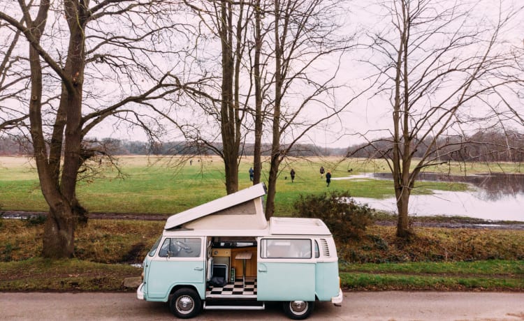 Maeve – Een AUTHENTIEKE klassieke VW-camper uit 1973