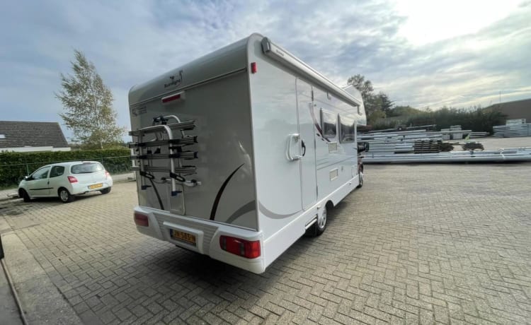 Camper familiare con letti a castello, 6 Person Sunlight Alcove del 2009