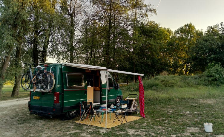 Bassie – Camper compatto e affascinante con 4 posti letto per avventure in famiglia