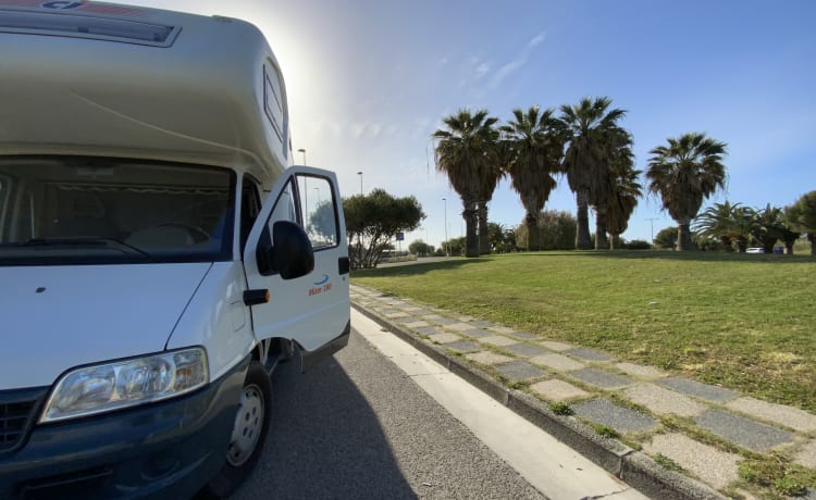 Mizar – Großer Camper mit 2 Doppelbetten, um durch ganz Sardinien zu reisen