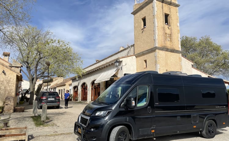 Tourne 6.4 – New Bus Camper for Rent Peugeot Boxer