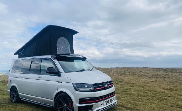 Jack – Stylish 4 berth Volkswagen Transporter Campervan 