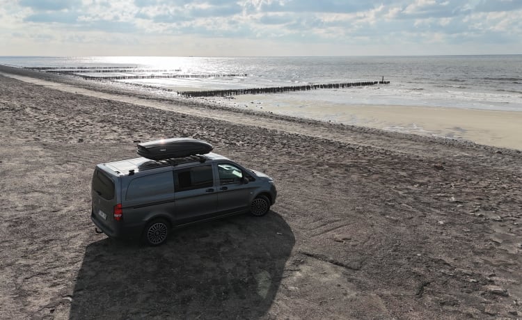 2p Mercedes-Benz campervan uit 2020