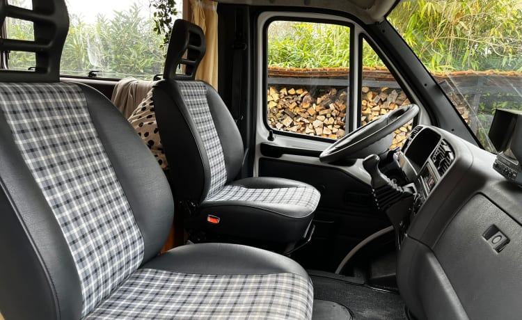 Delightful 4p Fiat Hymer alcove - ready for adventure!