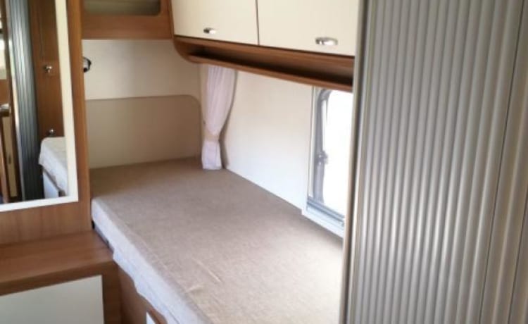 B-type – Last minute! Modern 5 person camper free of kilometres