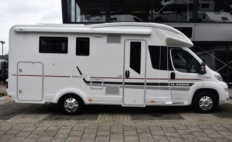 Adria matrix EURO6 – Super camping-car de luxe pour 4 personnes