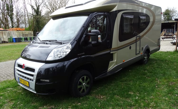 Moonlight – Wonderfully comfortable Bürstner semi-integrated motorhome