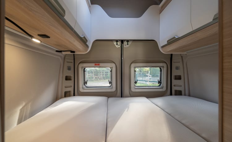 Easy rider family – Super kompakter 4-Personen Bus Camper mit 4!! Schlafplätze und Automat