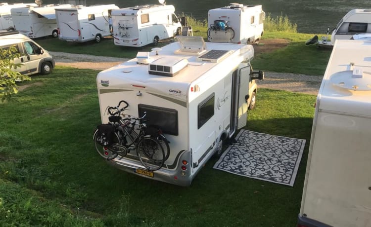 Airco camper – 4p McLouis uit 2010 met airco. 