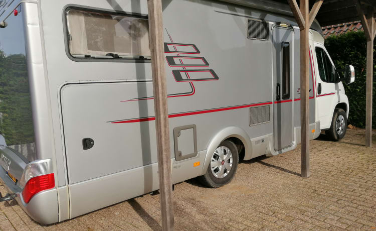 Ons gezellige huisje op wielen  – 3p Hymer semi-integrated uit 2008