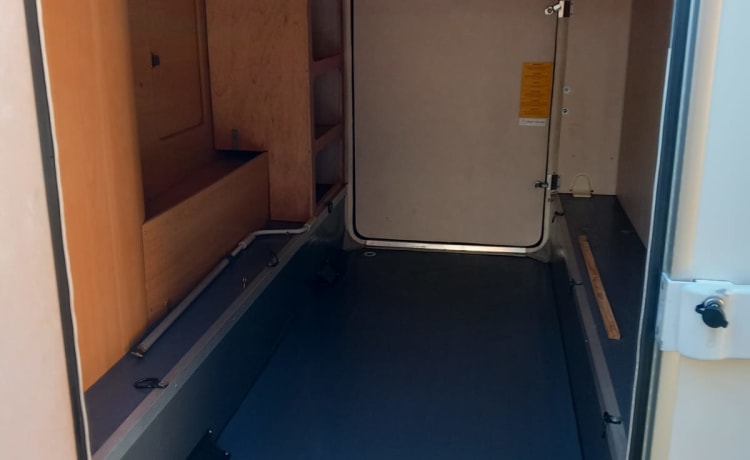 Familiencamper mit XL-Garage und gemütlicher Sitzecke! (6Person)