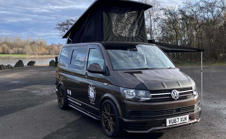 Angus – Luxury VW T6 Campervan Conversion